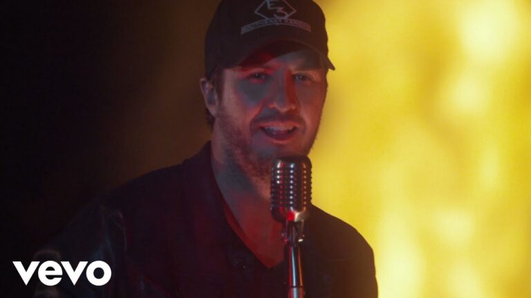 “Luke Bryan ” – ” That’s My Kind Of Night” Song Lyrics